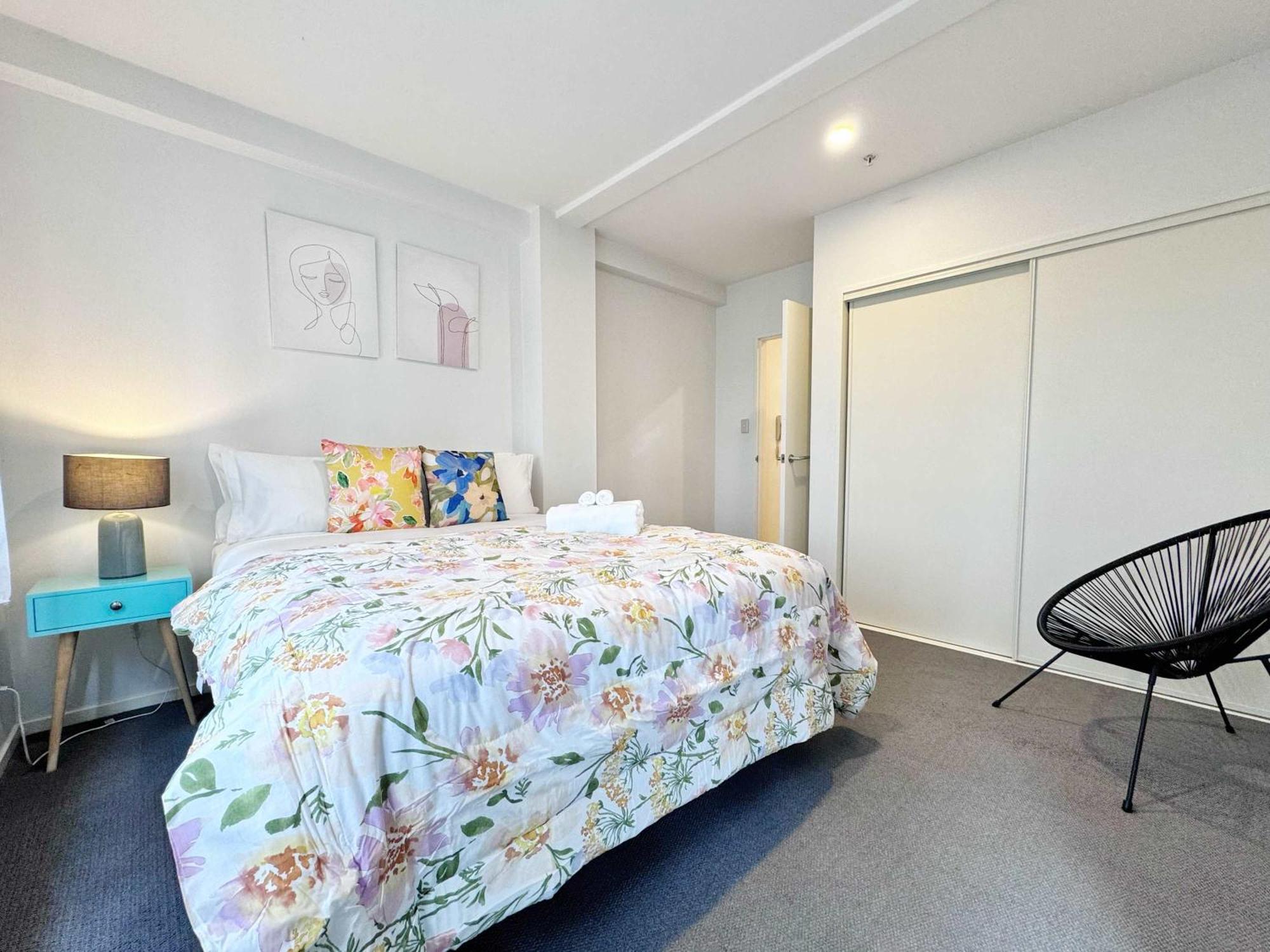 Heart Of 2br Near Queen St & Skytower Apartment