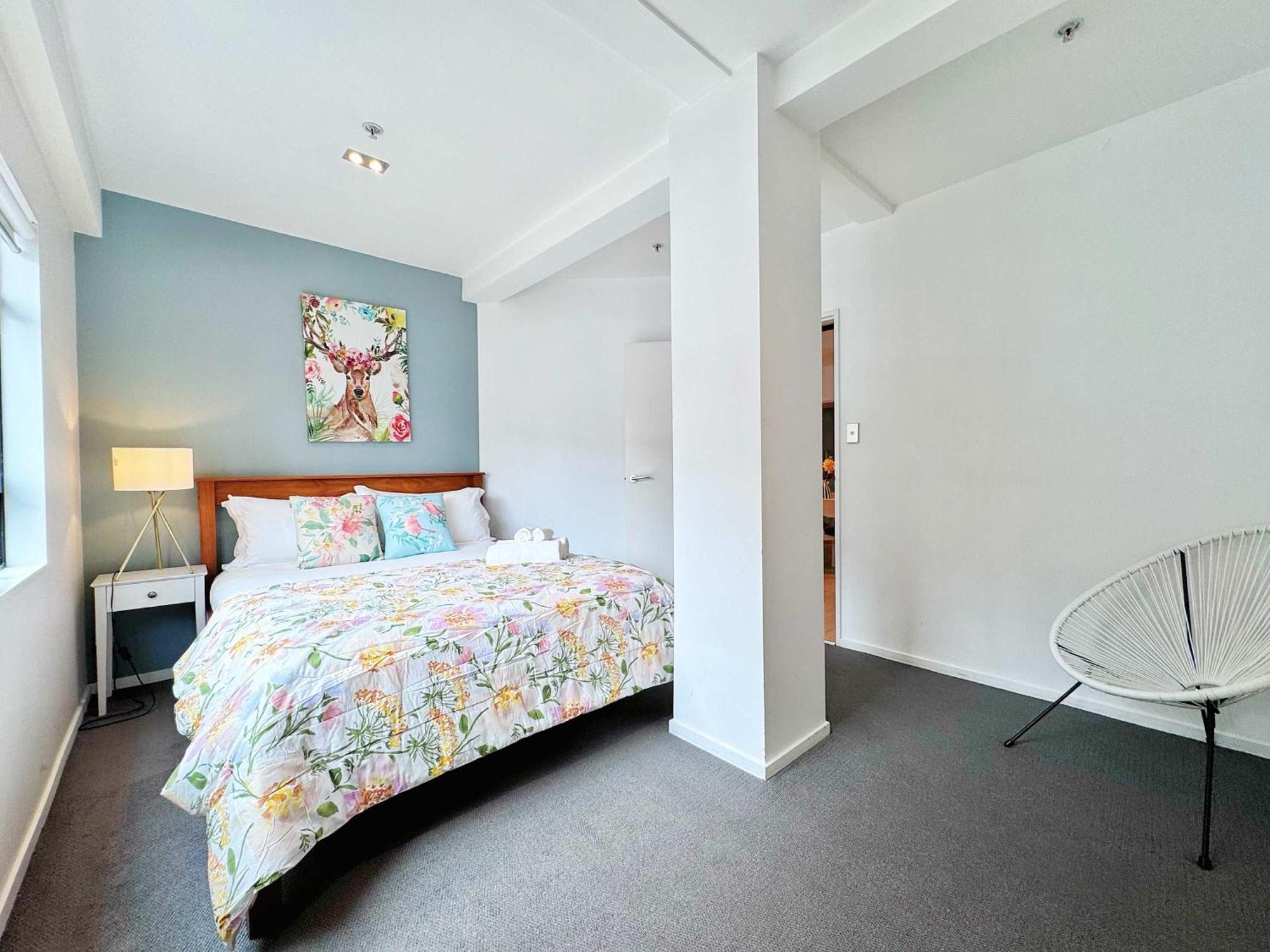Heart Of 2br Near Queen St & Skytower Apartment