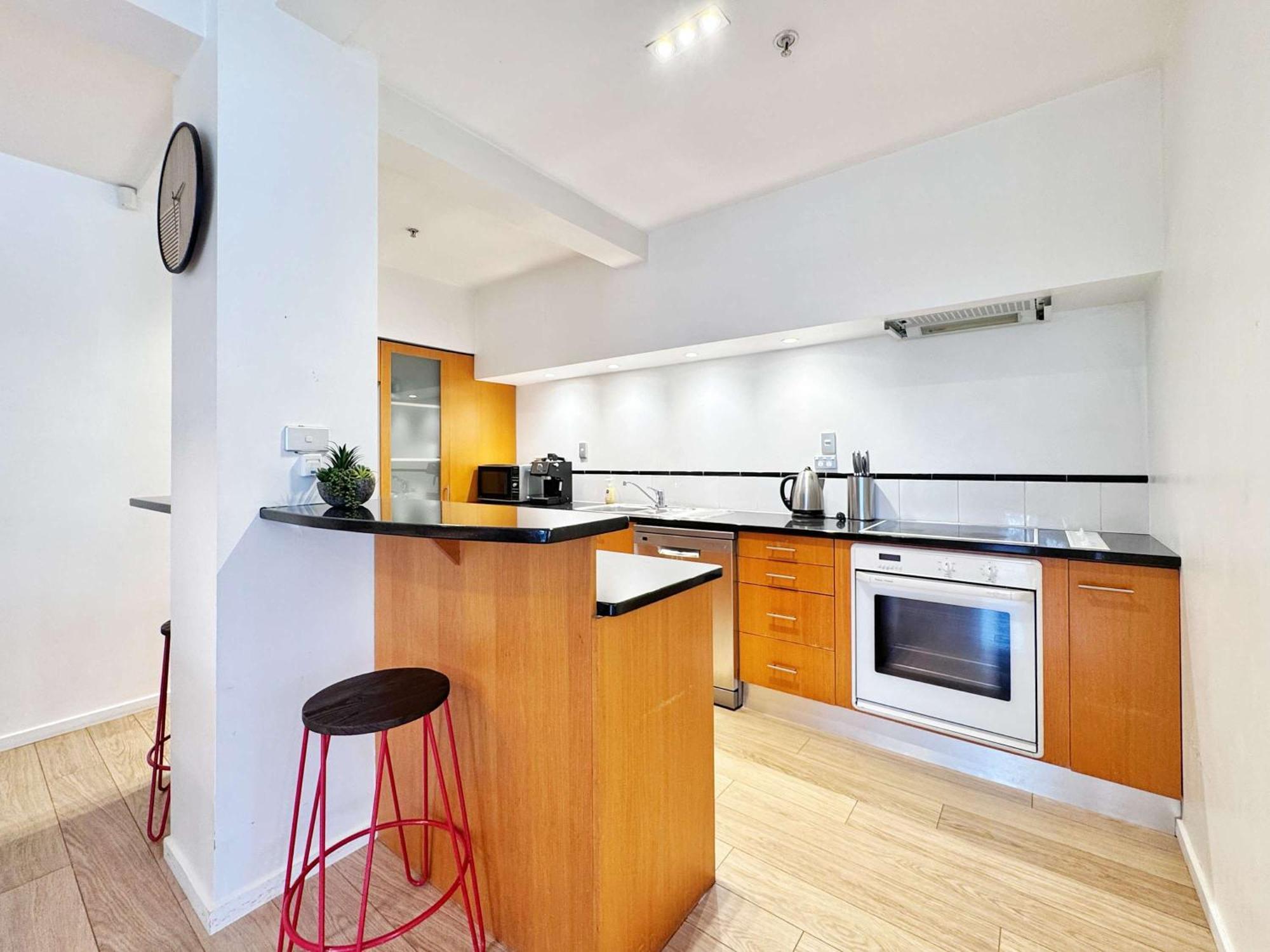 Apartment Heart Of 2br Near Queen St & Skytower *